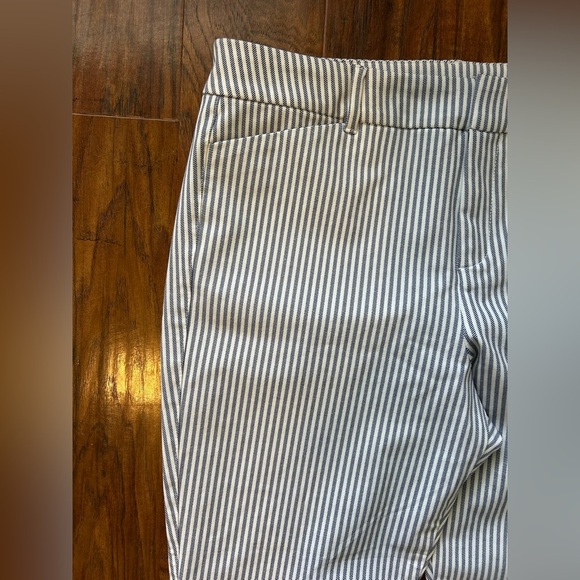 Old Navy Pin Striped Women's Capri Pants Size 14 Cotton Blend Fall - Picture 2 of 9
